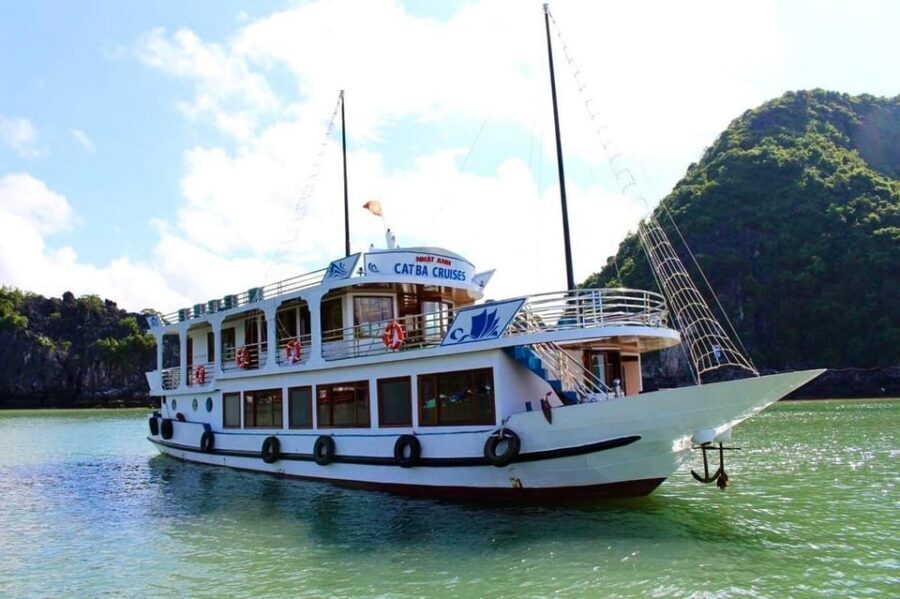 Cat Ba Island: Halong & Lan Ha Bay, cozy boat, biking, kayak - The cozy boat setup and how it affects your comfort