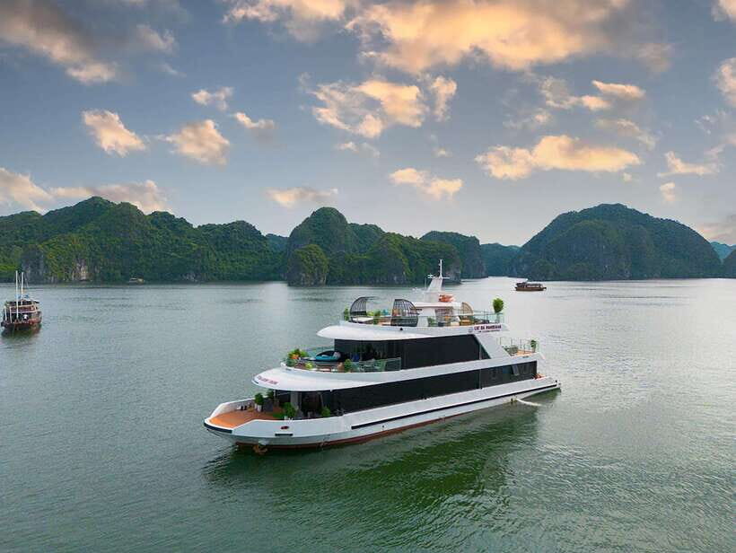 Cat Ba Island: Lan Ha Bay Full-Day with Luxury Cruise - Hotel Pickup in Cat Ba Town and the First 75-Minute Stretch
