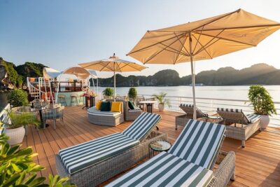Cat Ba Island & Lan Ha Bay Luxury Cruise Day Trip with Lunch - Kayaking in Lan Ha Bay: when the scenery feels up close