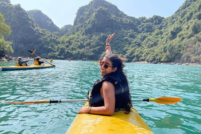 Cat Ba: Lan Ha Bay & Ha Long Bay Boat Trip, biking, kayakin,lunch - Floating fishing villages: seeing work, not just photos