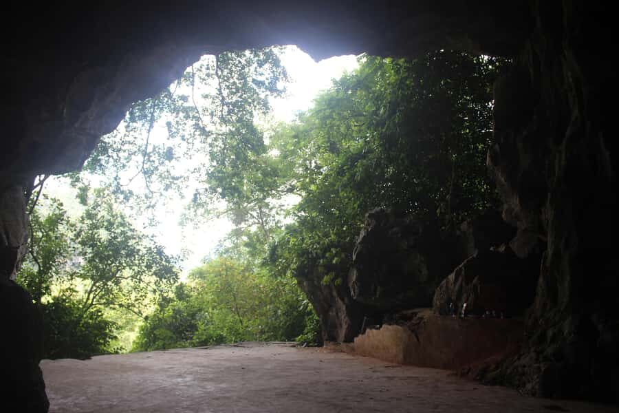 Cat Ba: Lan Ha Bay Halfday Cruise with Kayaking - Tai Keo Lagoon kayaking: getting close to the hidden parts