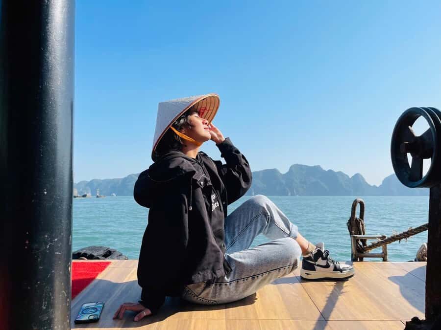 Cat Ba: Night Kayaking with Glowing Plankton - Vietnamese dinner: a real break, not just a stop