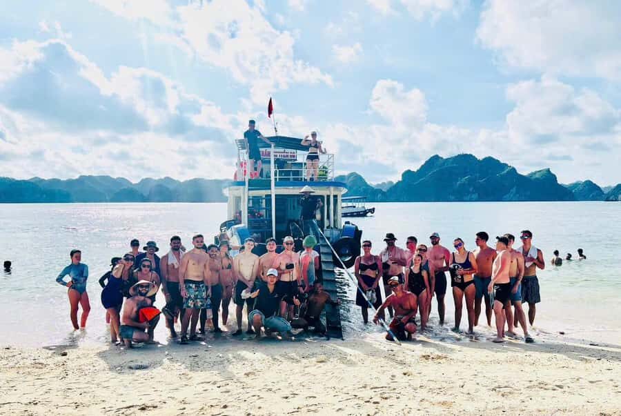 Cat Ba: Night Kayaking with Glowing Plankton - Hotel pickup and the Cai Beo floating village stop