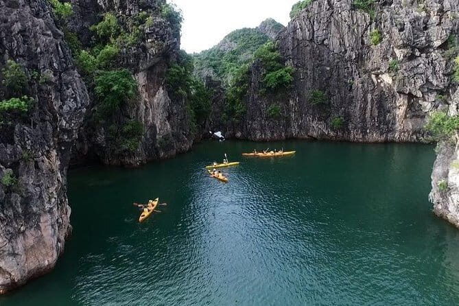 Catamaran Premium Cruise to Halong Bay & Lan Ha Bay in 1 Day Tour - Cooking demonstration, trampoline, and the sunset tea ceremony