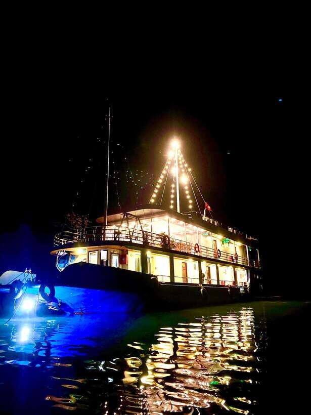CatBa :3D2N Lan Ha bay-Ha Long bay- Viet Hai Village - Small group energy: why 16 people max is a bigger deal than it sounds