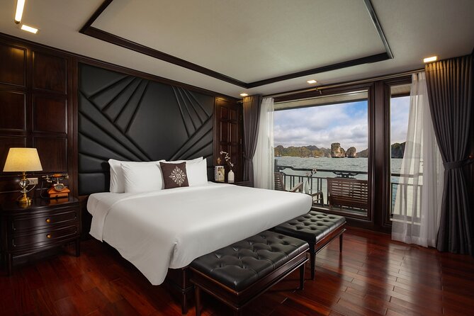 CELINA Cruise 6* Luxury Lan Ha bay 3D2N With 2 Ways Transfer - On-board routine: food, squid fishing, and why the crew matters
