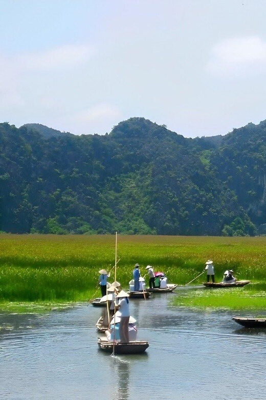CUC PHUONG NATIONAL PARK - VAN LONG DAI LY TOUR DAY TRIP - Nguoi Xua Cave: prehistoric human habitation in a rainforest setting
