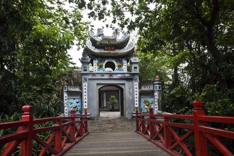 Cycling Through Hanoi: Old Quarter Pagodas & Red River Delta - Into the Red River Delta: Banana Paths and Vegetable Gardens