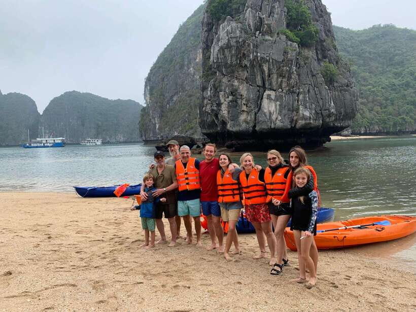 Đảo Cát Bà : 1Day Kayaking,Swimming,Cycling,Snorkeling,Lunch - From Cat Ba Town pickup to Beo Harbour: you get moving early
