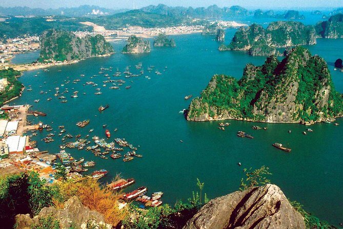 Deluxe Halong Bay 6 Hours Cruise To Visit Surprising Cave And Titop Island - Sung Sot Cave: the classic stop, done with boat-day pacing