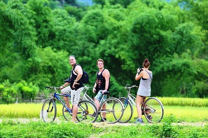 Deluxe Hanoi Tour, Ancient Villages, Pottery Class, Train Street - Train Street and phin coffee: one hour near the tracks