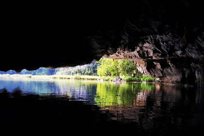 Discover Trang An Natural World Heritage, Bich Dong Pagoda, Cycling Day Tour - Lunch in Ninh Binh: included, local, and timed for the afternoon boat