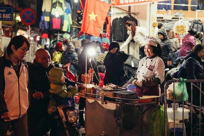Drinks & Bites in Hanoi Private Tour - Hang Dau Street for Papaya Salad and Beer