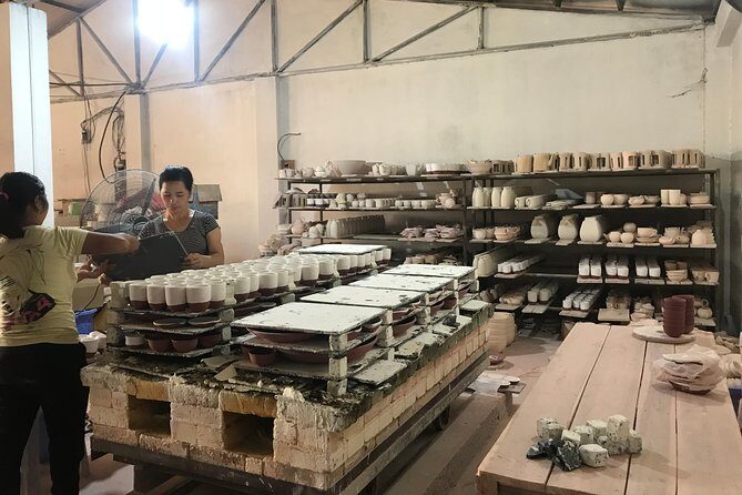 Explore Bat trang village & Ceramics factories with local guide - Lunch in Bát Tràng, plus snacks and bottled water