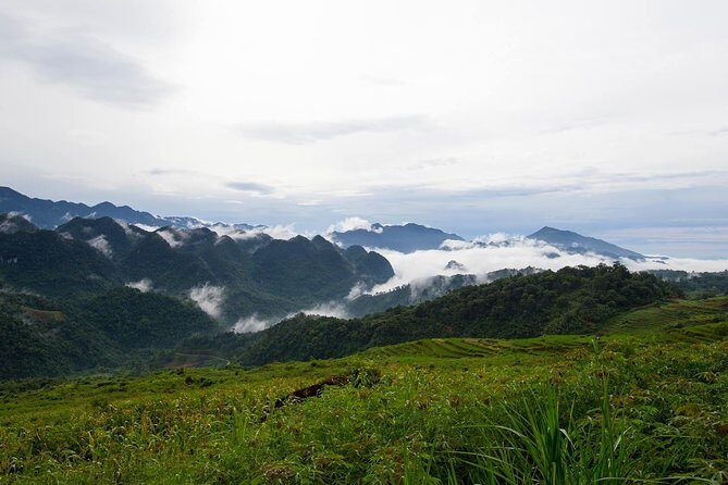 Explore Mai Chau - Pu Luong 3 days 2 nights - Mai Chau Trek Day 1: Muong market, Thai stilt houses, and Thung Khe Pass