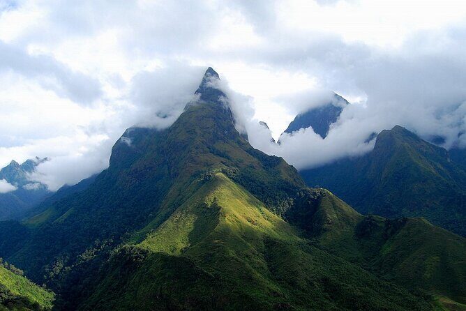 Fansipan Summit Challenge - The 2,800 m picnic lunch that actually sets you up for success