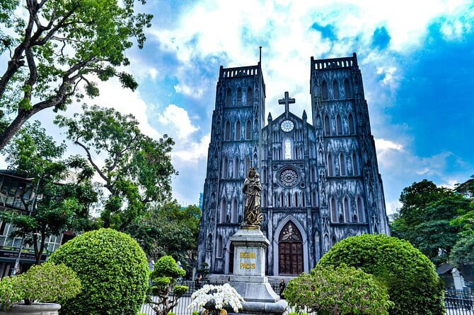 Flavors of Hanoi A Jeep Tour for Food Lovers - Bún chả Hương Liên: Why a 1925 Address Tastes Like Hanoi