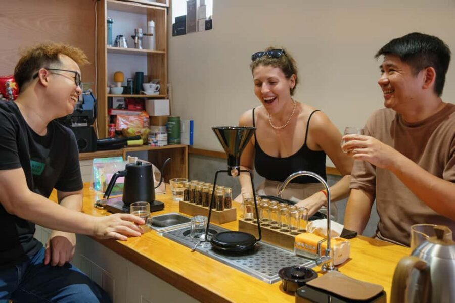 From Egg Coffee to Street Brews: Hanoi Walking Tour - Refined Coffee and the Duo-Q phin drip method
