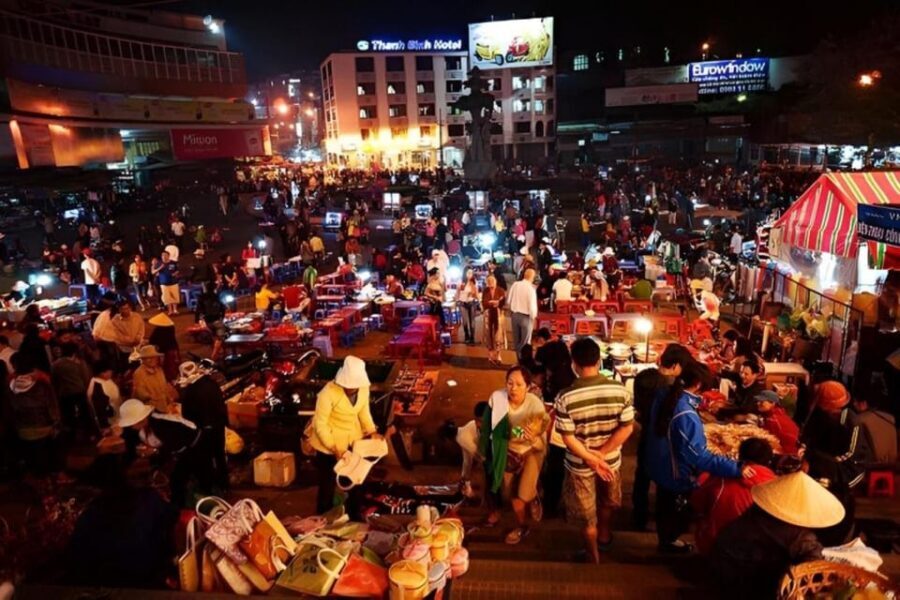 From Ha Noi: SAPA - FANSIPAN - CAT CAT VILLAGE 2 Day 1 Night - Sapa at night: what this itinerary is really good at