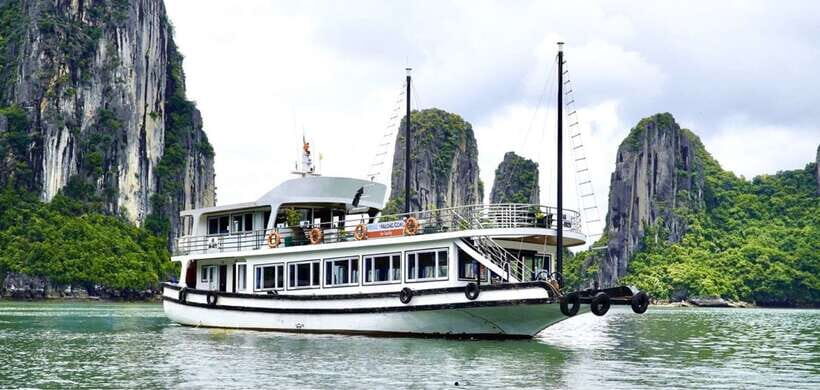 From Hanoi: 1 -Day Halong Bay Cruise With Big & Small Groups - Hanoi to Tuan Chau: the early start, the highway, and the quick stops