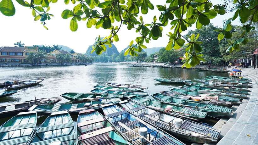 From Hanoi: 1-Day Ninh Binh Highlights Tour with Lunch - Mua Cave and Ngoa Long mountain: short climb, big views, real effort