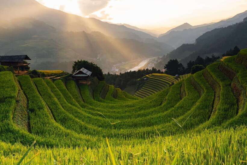 From Hanoi: 1-day Sapa Trekking Tour With Overnight Bus - Night 0: the Hanoi-to-Sapa sleeper bus routine