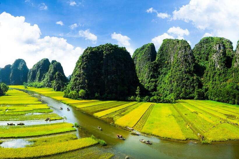 From Hanoi: 5-Day Sapa, Ninh Binh, Ha Long Bay Cruise - Day 1 in Ninh Binh: Hoa Lu, Tam Coc Bamboo Boat, and Mua Cave Views