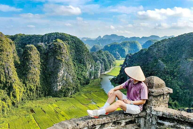 From Hanoi: 5-Day Sapa, Ninh Binh, Ha Long Bay Cruise - Day 2 Transport to Ha Long: Limousine Comfort and a Full Day at Sea