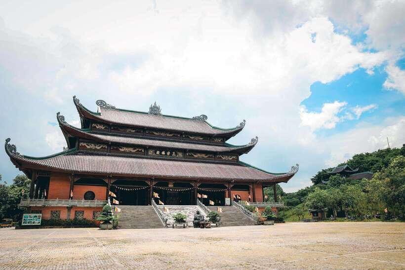 From Hanoi: Bai Dinh, Trang An Mua Cave - A Scenic Day Tour - Mua Cave Viewpoint: The 500 Steps You’ll Remember