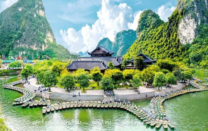 From Hanoi: Bai Dinh,Trang An and Mua Cave Trip - Lunch in Ninh Binh: buffet convenience with vegetarian options