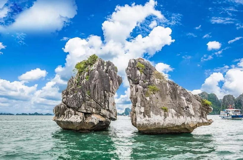 From Hanoi: Explore Ha Long Bay In Full Day - Seafood lunch on board: at least 8 dishes, eaten with sea views