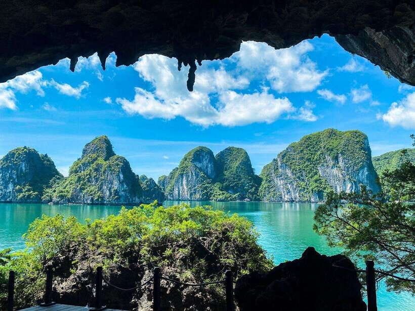From Hanoi: Ha Long Bay 1 Day Tour With A Small Group - Hon Trong Mai and the couple-photo islet: why this stop shows up early