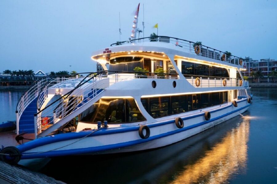 From Hanoi: Ha Long Bay Luxury Cruise Day Tour with Jacuzzi - Cruising Ha Long Bay’s famous rocks: the views are the point