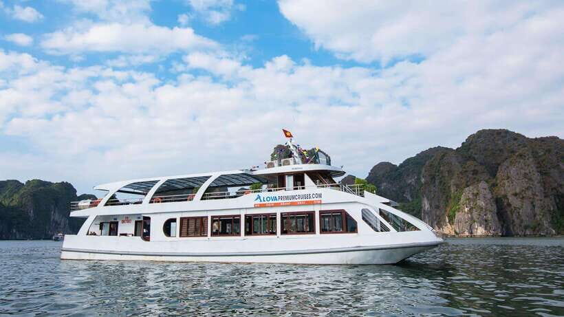 From Hanoi: Ha Long Bay Luxury Cruise with Big & Small Group - Crowds and comfort on a big-and-small group cruise