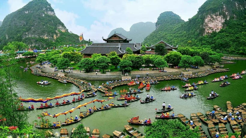 From Hanoi: Hoa Lu, Bai Dinh, Trang An, Tam Coc and Mua Cave - Lunch Buffet Included: Eat Local Before You Hit the Caves