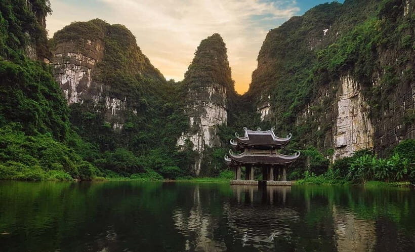 From Hanoi: Hoa Lu, Bai Dinh, Trang An, Tam Coc and Mua Cave - Mua Cave (Dancing Cave) and Lying Dragon Mountain: The Step-Climb Payoff
