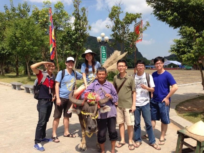 From Hanoi: Hoa Lu, Hang Mua Hike, Tam Coc Boat, and Lunch - Tam Coc lunch plus the sampan cave cruise on the Hoàng Long River