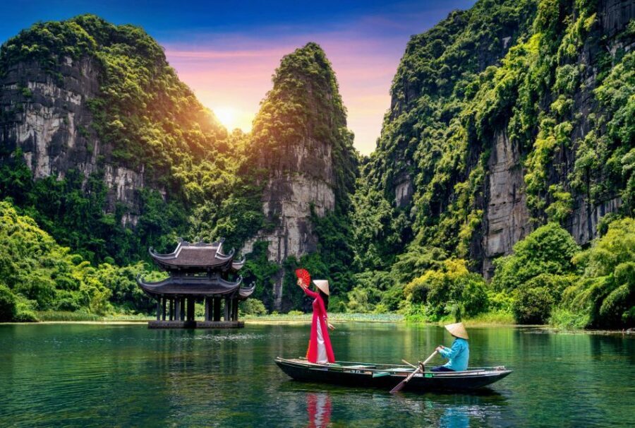 From Hanoi: Hoa Lu-Trang An-Mua Cave Luxury Trip w/Limousine - Limousine pickup and the small comforts that matter