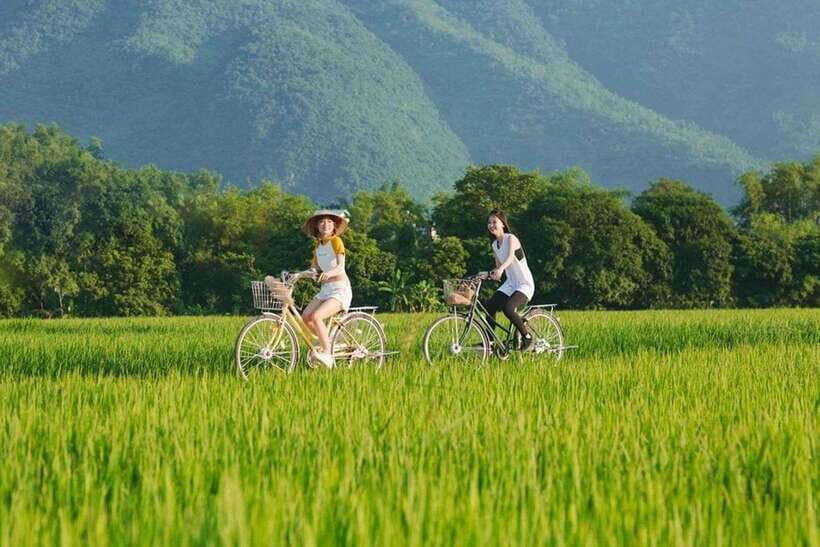 From Hanoi: Mai Chau Valley Day Trip with Cycling - Leaving Hanoi for Mai Chau: the long road and smart stops