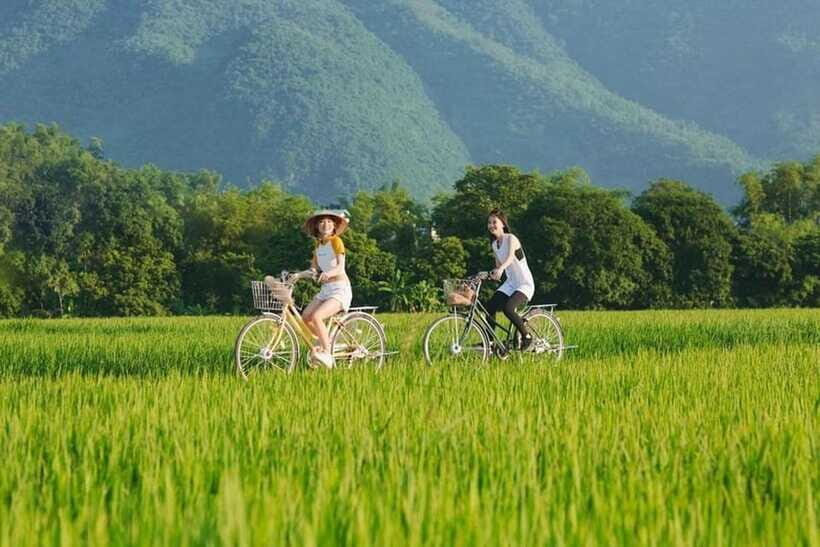 From Hanoi: Mai Chau Valley Day Trip with Cycling - Pom Coong and Na Phon villages: culture through contact, not performance