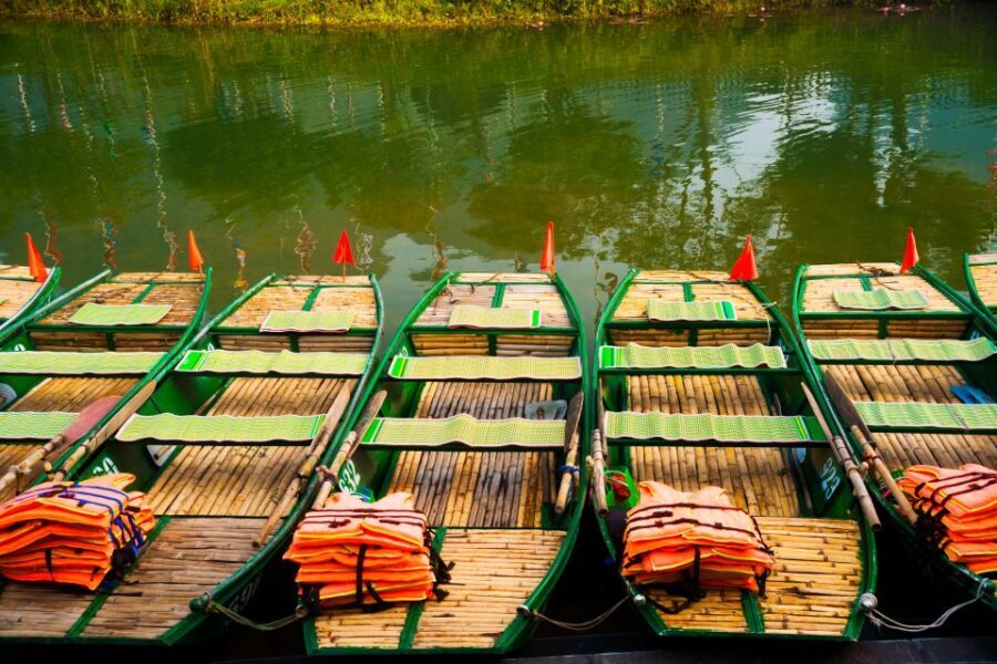 From Hanoi: Mua Cave - Tam Coc Full Day Tour - Photo stops: virtual tower, lotus chances, and the reality of timing