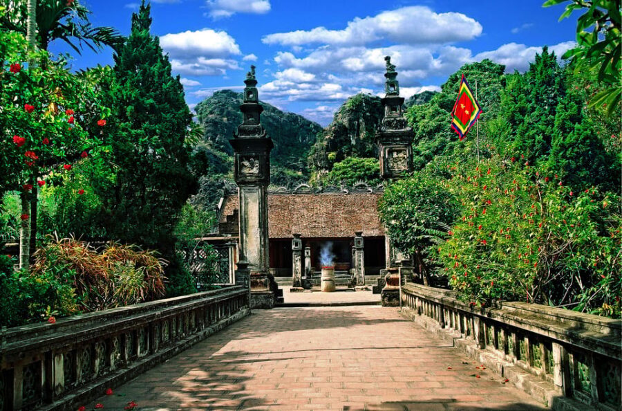 From Hanoi: Ninh Binh, Hoa Lu, Tam Coc and Mua cave - The ride back at 14:40: when the day shifts from calm to climb