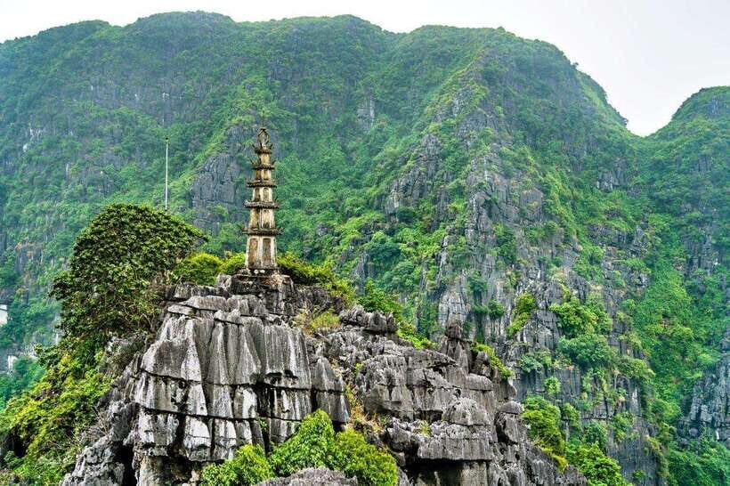 From Hanoi: Ninh Binh- Hoa Lu-Tam Coc- Mua Cave- Highlight - What to bring for Tam Coc and Mua Cave