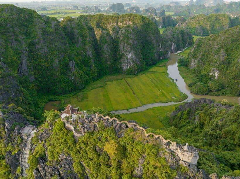 From Hanoi: Ninh Binh- Hoa Lu-Tam Coc- Mua Cave- Highlight - Guides and the feel of the day: energy matters