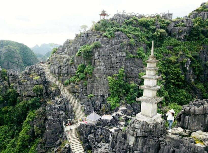 From Hanoi: Ninh Binh, Hoa Lu, Trang An and Mua Cave Trip - Lunch in Ninh Binh: Buffet energy before the boat and the steps