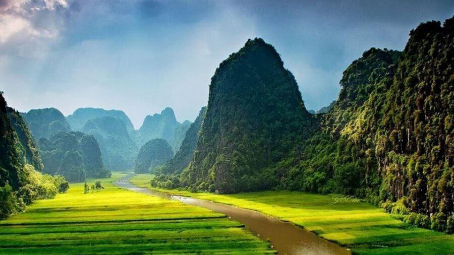 From Hanoi: Ninh Binh-Hoa Lu-Trang An-Mua-Cave-Buffet Lunch - A fast, realistic Ninh Bình day trip from Hanoi