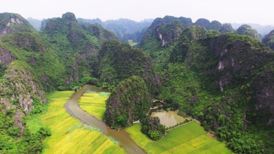 From Hanoi: Ninh Binh-Hoa Lu-Trang An-Mua-Cave-Buffet Lunch - The Mua Cave stair climb: almost 500 steps, huge payoff