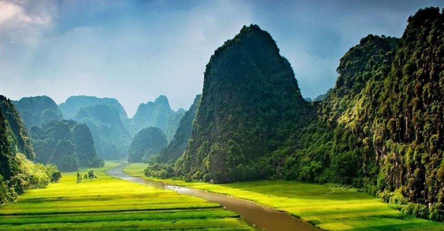 From Hanoi: Ninh Binh-Hoa Lu-Trang An-Mua-Cave-Buffet Lunch - Hoa Lu ancient capital: Dinh King temple and feudal Vietnam