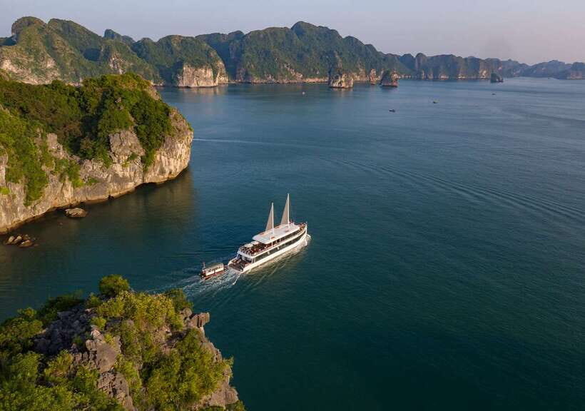 From Hanoi or Halong: Halong Bay Day Cruise - Lan Ha and Ha Long in one loop: caves, float villages, and water time