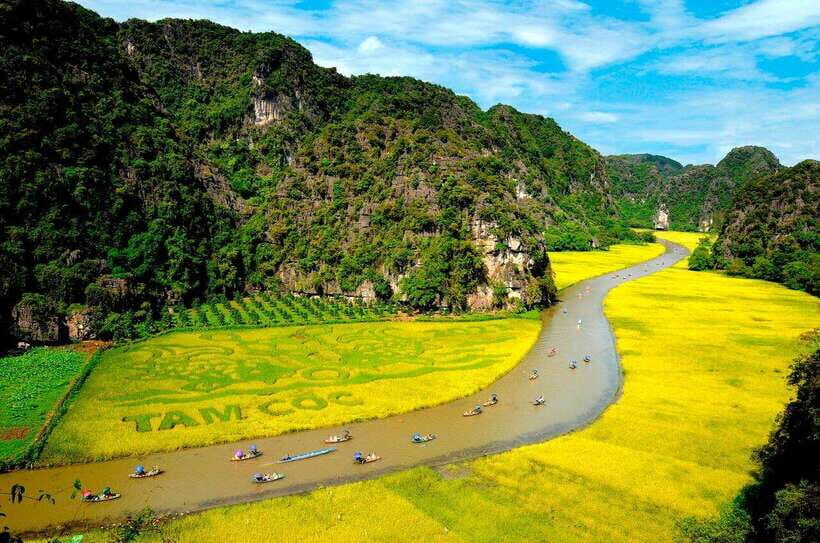 From Hanoi: Quang Phu Cau Incense Village & Ninh Binh Tour - Lunch around 12:15: refuel without killing the momentum